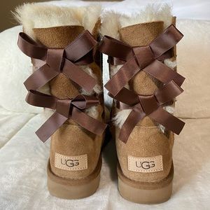 UGG Women’s Bailey Bow II Winter Boots Chestnut Size 6